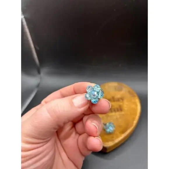 2 /35 Vintage Blue Cluster Earrings 60s Screw Backs - Picture 2 of 3